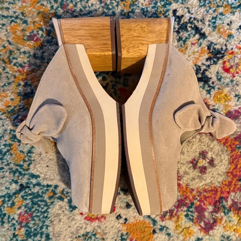 BERNARDO Shoes Womens 7.5 Beige Sadie Mule Wooden Heel Bow Suede‎ Retro Clog - Picture 4 of 7